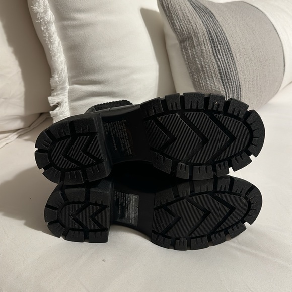 Brand new Chelsea Boot - Picture 2 of 3